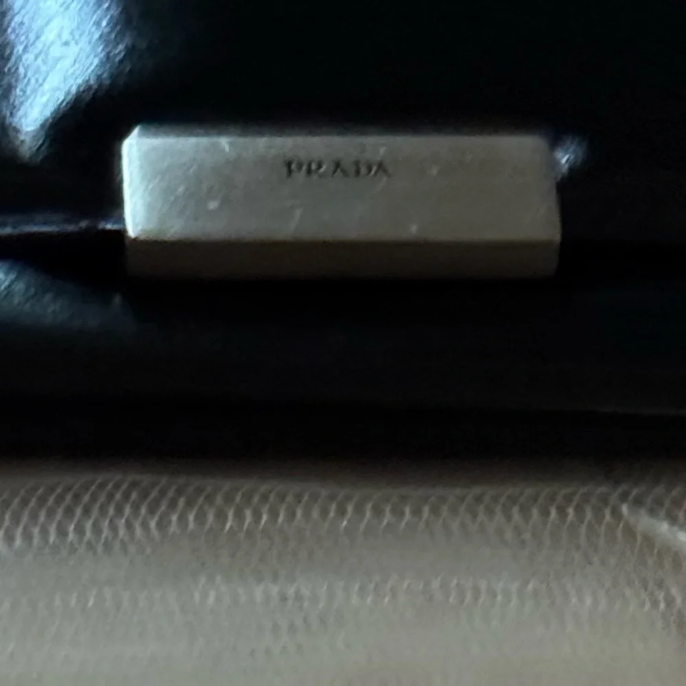 Prada vintage key holder unisex 🔑